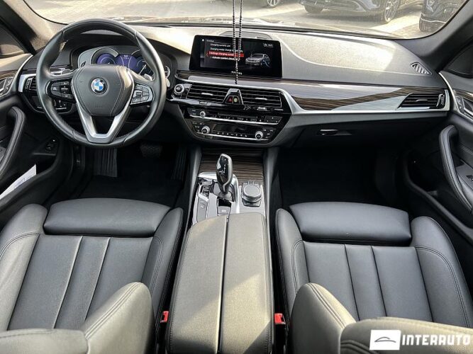 BMW 530e 42 interauto-car