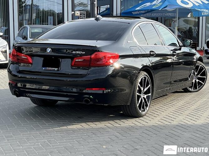 BMW 530e 36 interauto-car