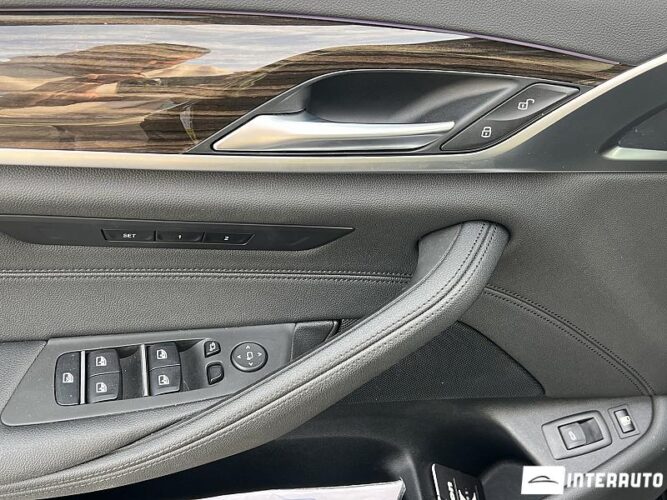 BMW 530e 41 interauto-car