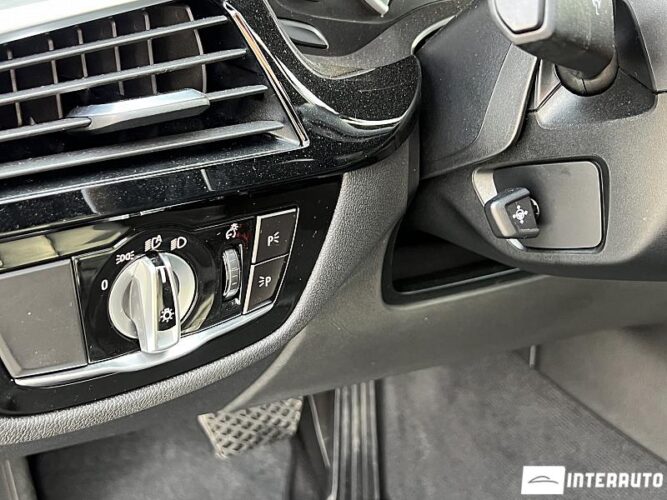 BMW 530e 44 interauto-car