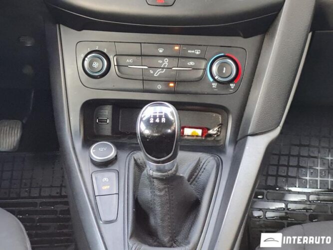 Ford Focus 37 interauto-car