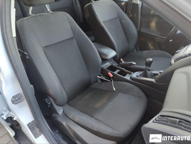 Ford Focus 32 interauto-car