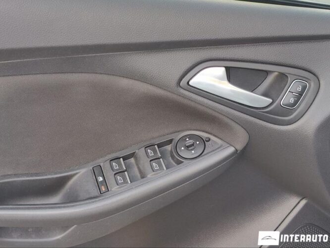 Ford Focus 38 interauto-car