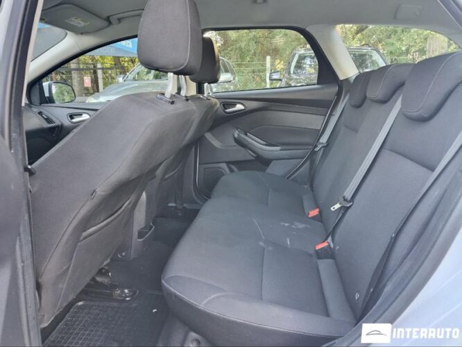 Ford Focus 33 interauto-car