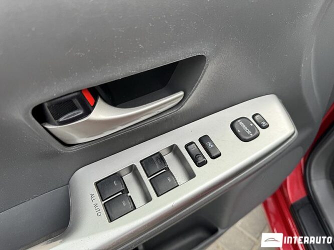 Toyota Prius Plus / V 44 interauto-car