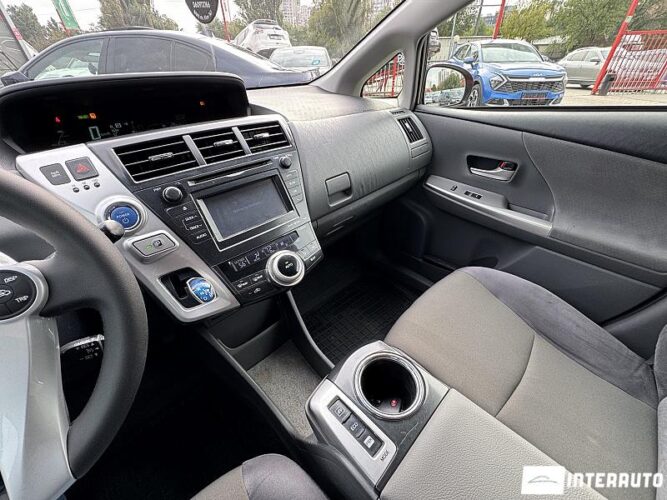 Toyota Prius Plus / V 55 interauto-car