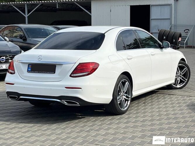 Mercedes E 220 32 interauto-car