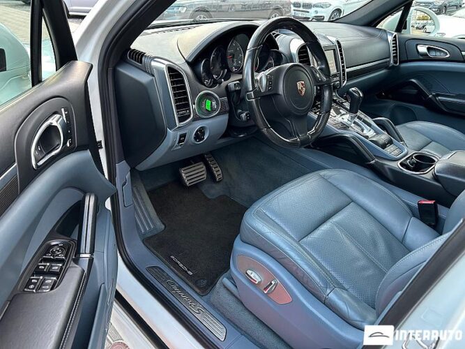 Porsche Cayenne S Hybrid 37 interauto-car
