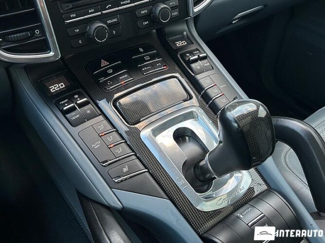 Porsche Cayenne S Hybrid 46 interauto-car