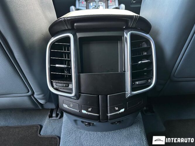 Porsche Cayenne S Hybrid 50 interauto-car