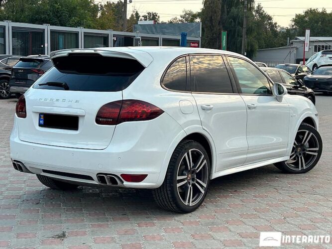 Porsche Cayenne S Hybrid 35 interauto-car