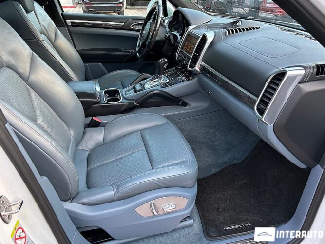 Porsche Cayenne S Hybrid 47 interauto-car