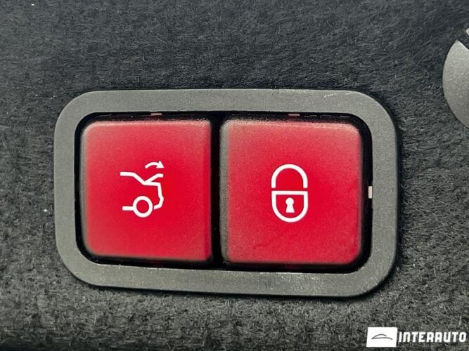 Mercedes C 300 51 interauto-car