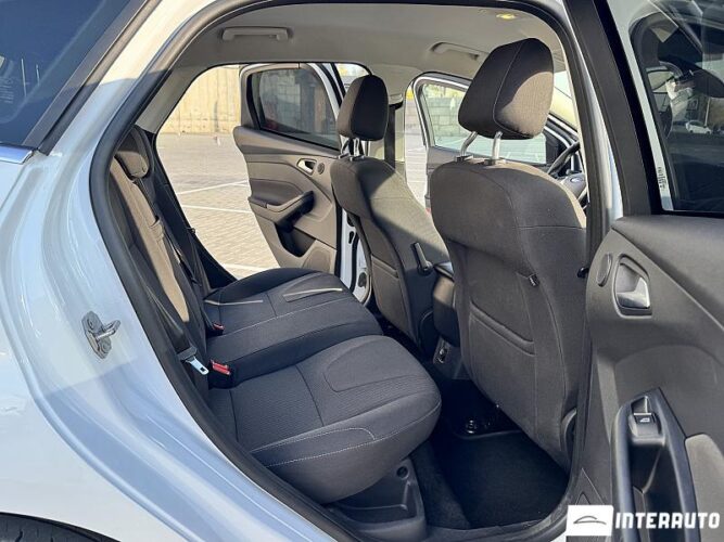 Ford Focus 41 interauto-car