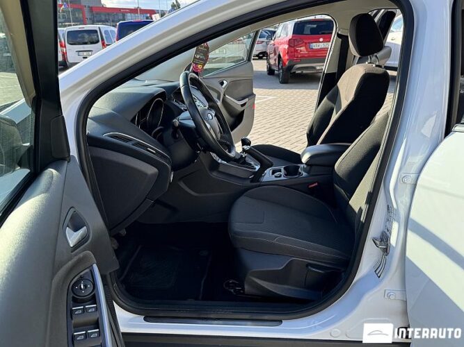 Ford Focus 33 interauto-car