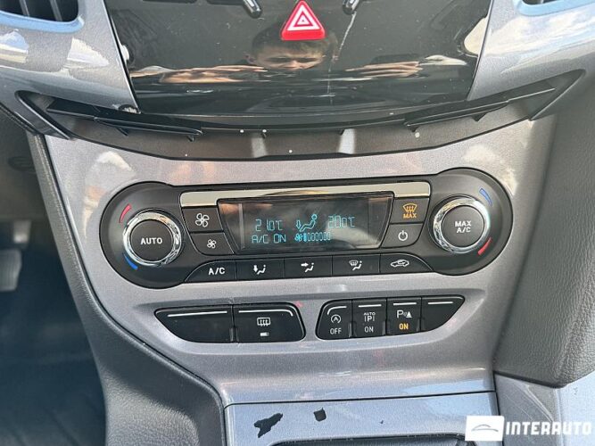 Ford Focus 38 interauto-car