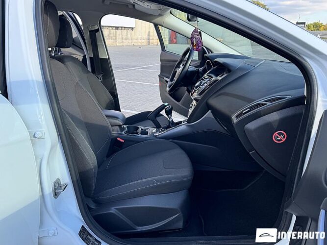 Ford Focus 42 interauto-car