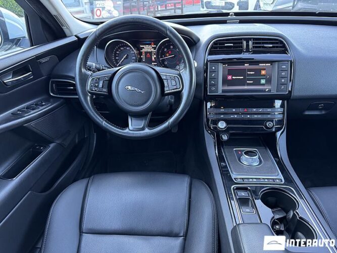 Jaguar XE 45 interauto-car