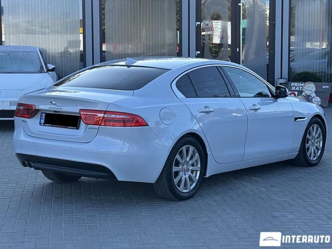 Jaguar XE 38 interauto-car