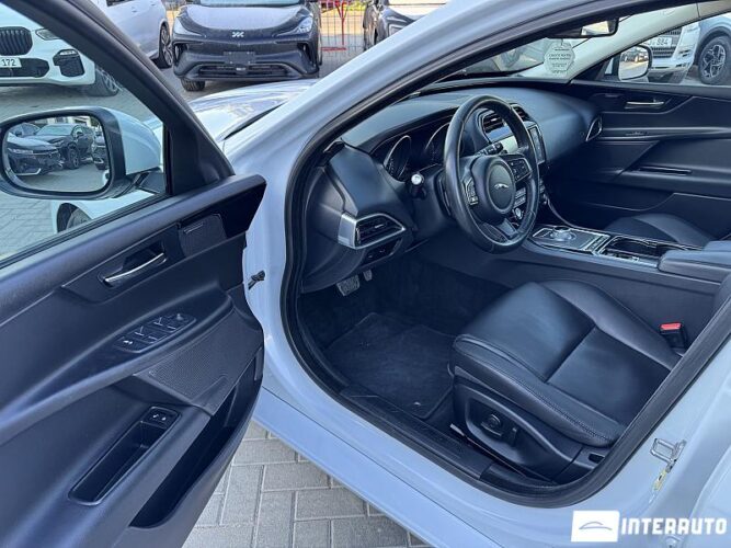 Jaguar XE 40 interauto-car