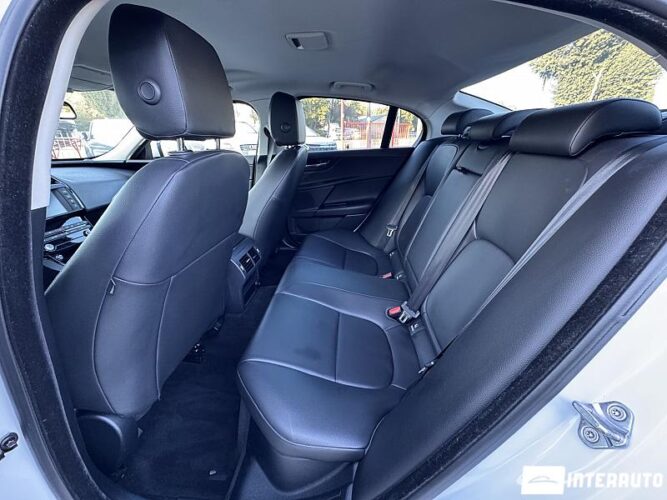 Jaguar XE 58 interauto-car