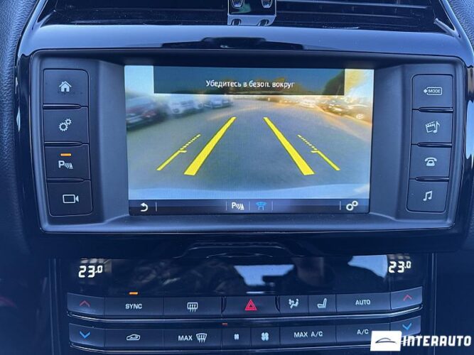 Jaguar XE 47 interauto-car