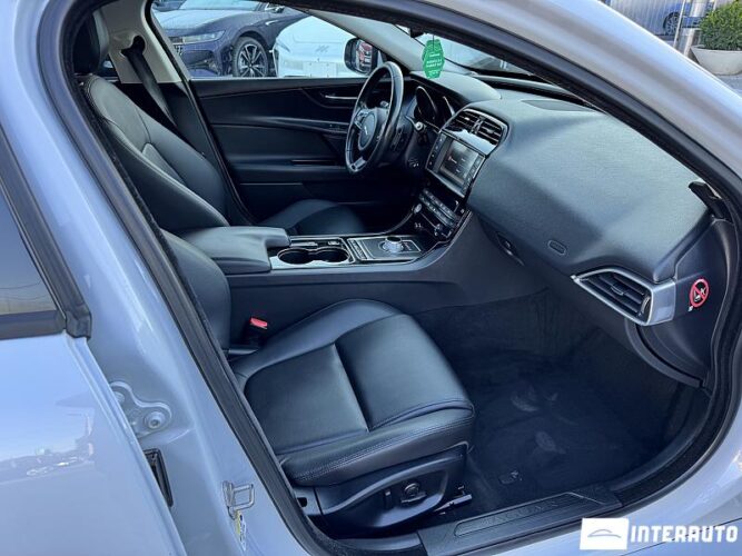 Jaguar XE 52 interauto-car