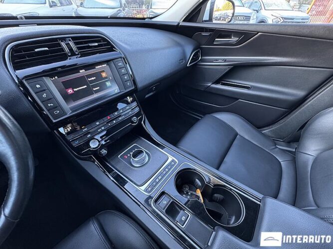 Jaguar XE 51 interauto-car