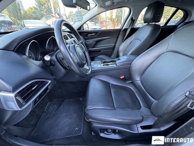 Jaguar XE 42 interauto-car