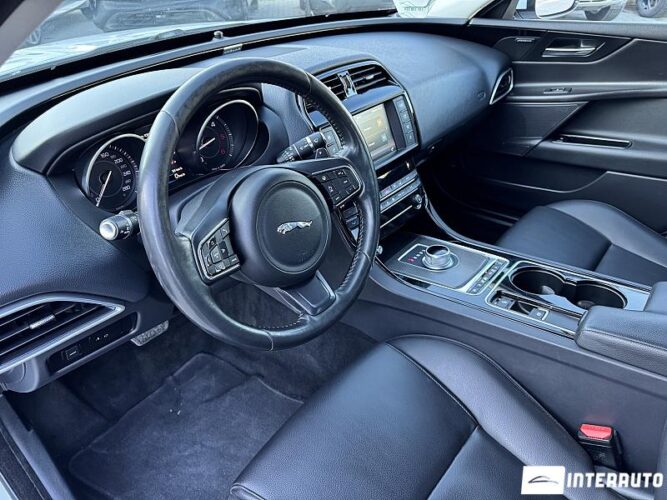 Jaguar XE 43 interauto-car
