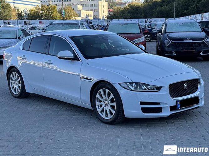 Jaguar XE 39 interauto-car