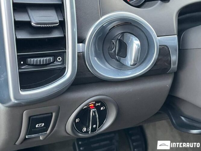 Porsche Cayenne 49 interauto-car
