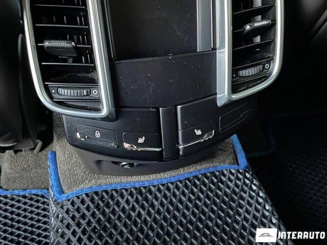 Porsche Cayenne 51 interauto-car