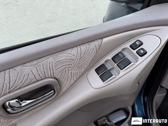 Nissan Almera Tino 39 interauto-car