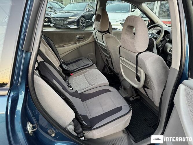 Nissan Almera Tino 53 interauto-car