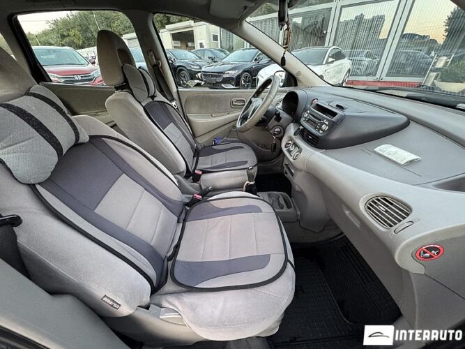 Nissan Almera Tino 48 interauto-car