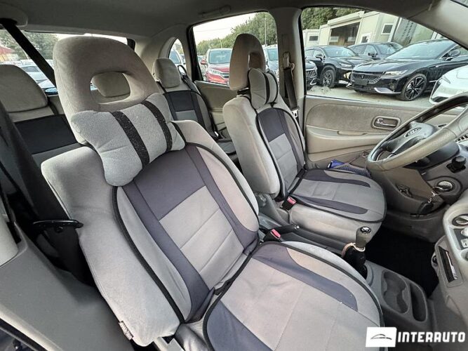 Nissan Almera Tino 54 interauto-car