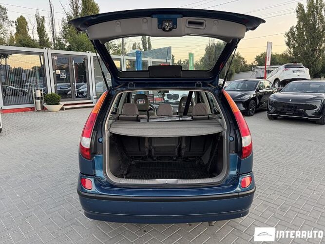 Nissan Almera Tino 55 interauto-car