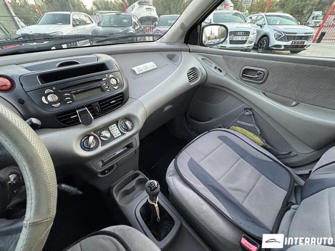 Nissan Almera Tino 47 interauto-car