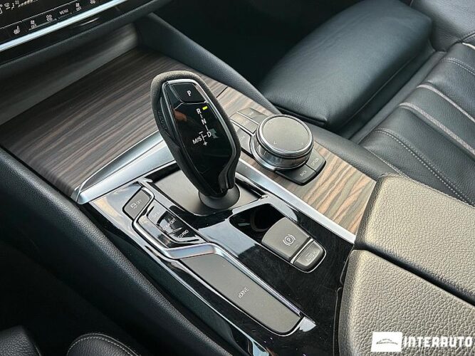 BMW 530e 44 interauto-car