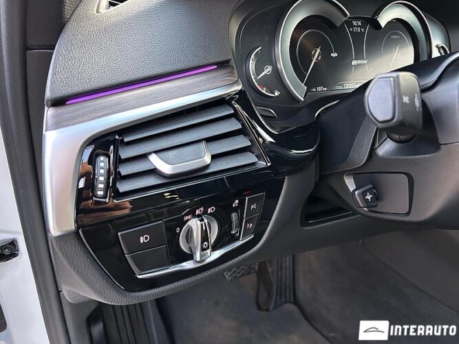 BMW 530e 38 interauto-car