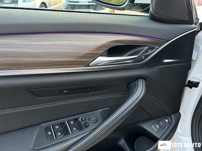 BMW 530e 36 interauto-car