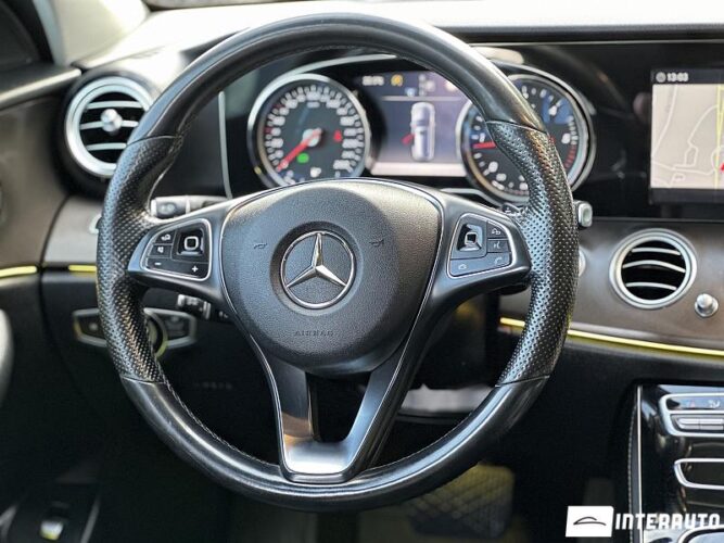 Mercedes E 220 45 interauto-car