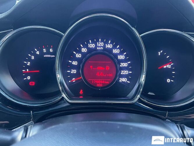 Kia Ceed 38 interauto-car