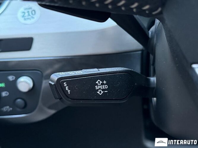 Audi Q7 61 interauto-car