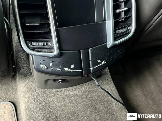 Porsche Cayenne 54 interauto-car