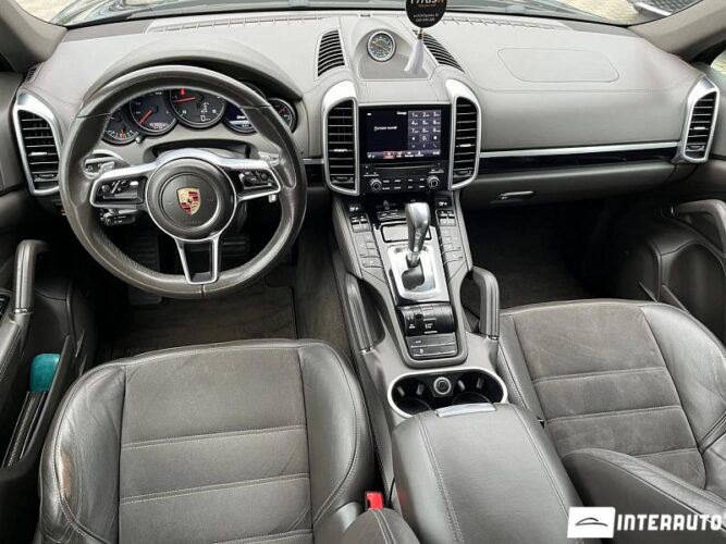 Porsche Cayenne 42 interauto-car