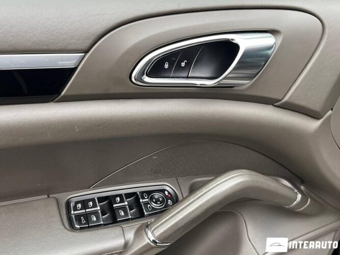 Porsche Cayenne 39 interauto-car
