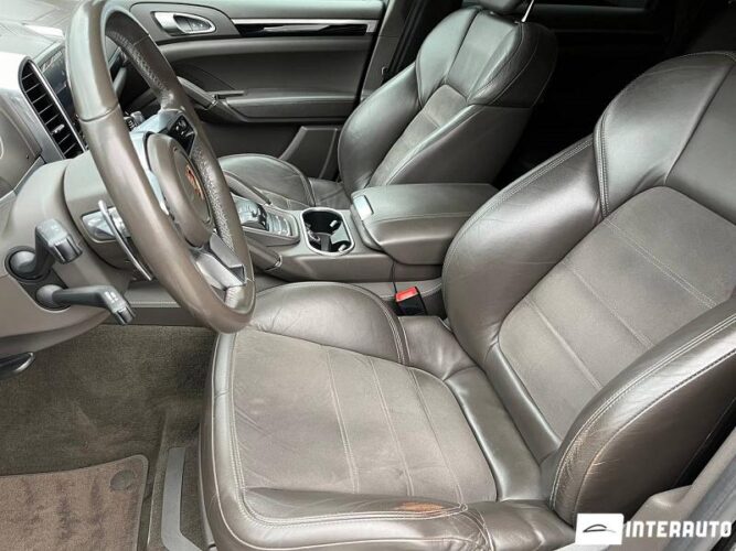 Porsche Cayenne 40 interauto-car