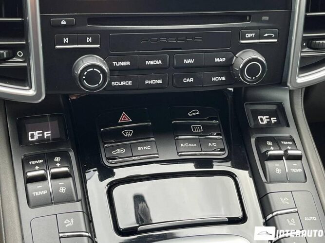 Porsche Cayenne 49 interauto-car